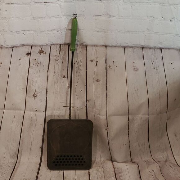 Antique popcorn popper green handle - Picture 1 of 5